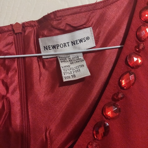 Red Dress - Picture 3 of 3